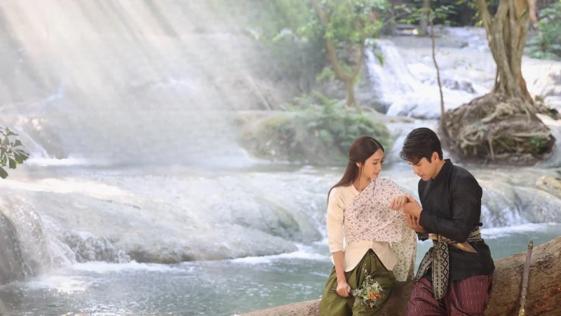 Trái Tim Giam Cầm